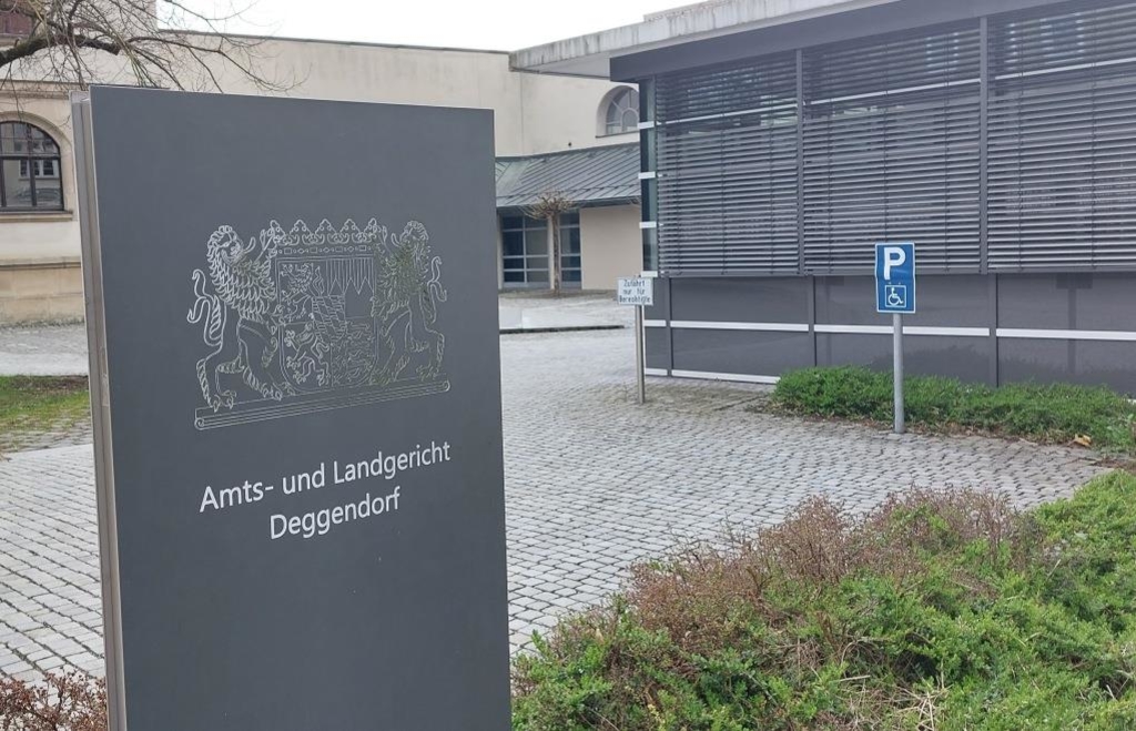 Zum Sex Gezwungen J Hriger Viechtacher K Mpft Gegen Haftstrafe