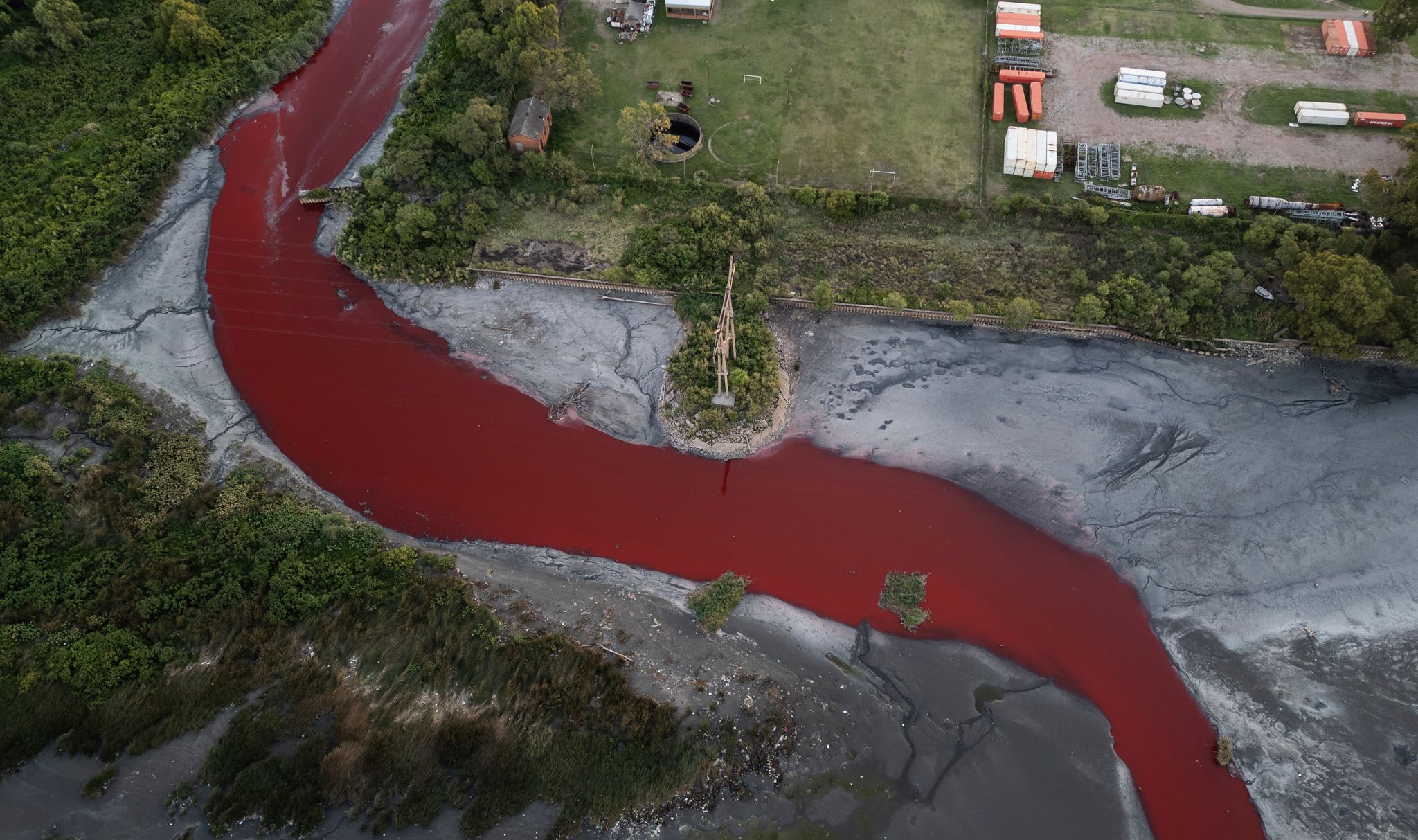 „Fluss aus Blut“ Bach in Argentinien färbt sich rot
