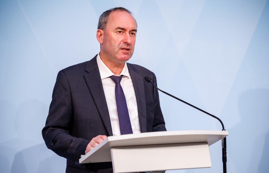 Hubert Aiwanger äußert sich im Fernsehen zur Flugblatt-Affäre