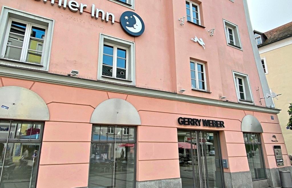 Biscuits instead of textiles: Bavaria's first Bahlsen outlet is being ...
