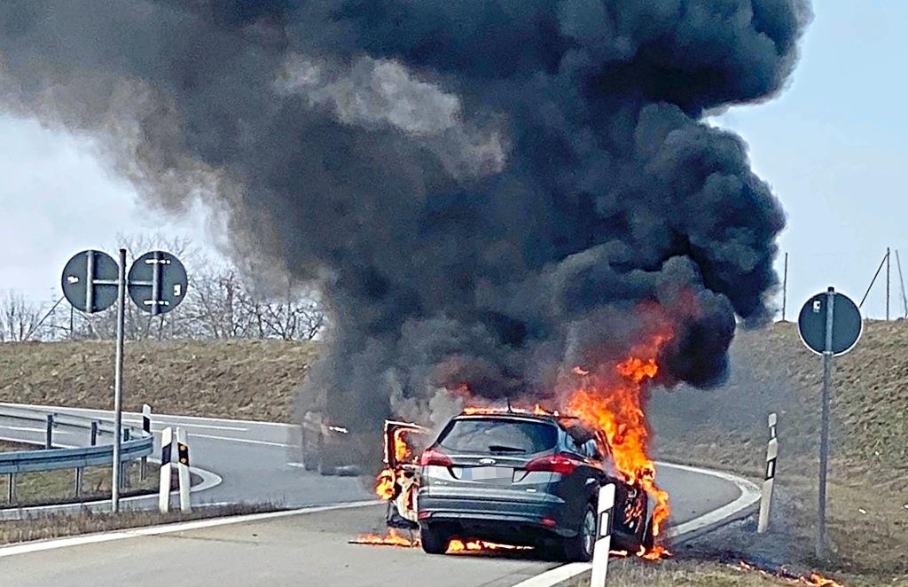 Gebrauchtwagen Defekt Kurz Nach Kauf Privat Gebrauchtwagen brennt nach Kauf völlig aus