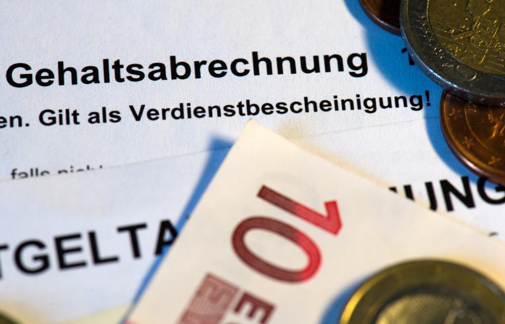 Trotz Steuerentlastungen: So viel mehr Geld müssen Sie 2024 an den
