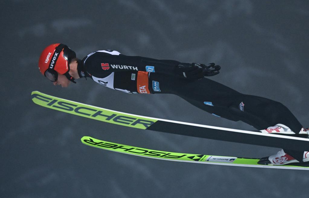 Erster Saisonsieg: Skispringer Geiger gewinnt in Klingenthal