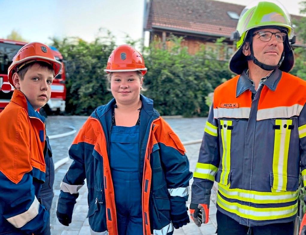 „Großeinsatz“ auf Vierseithof in Rottal-Inn – Feuerwehren üben Ernstfall