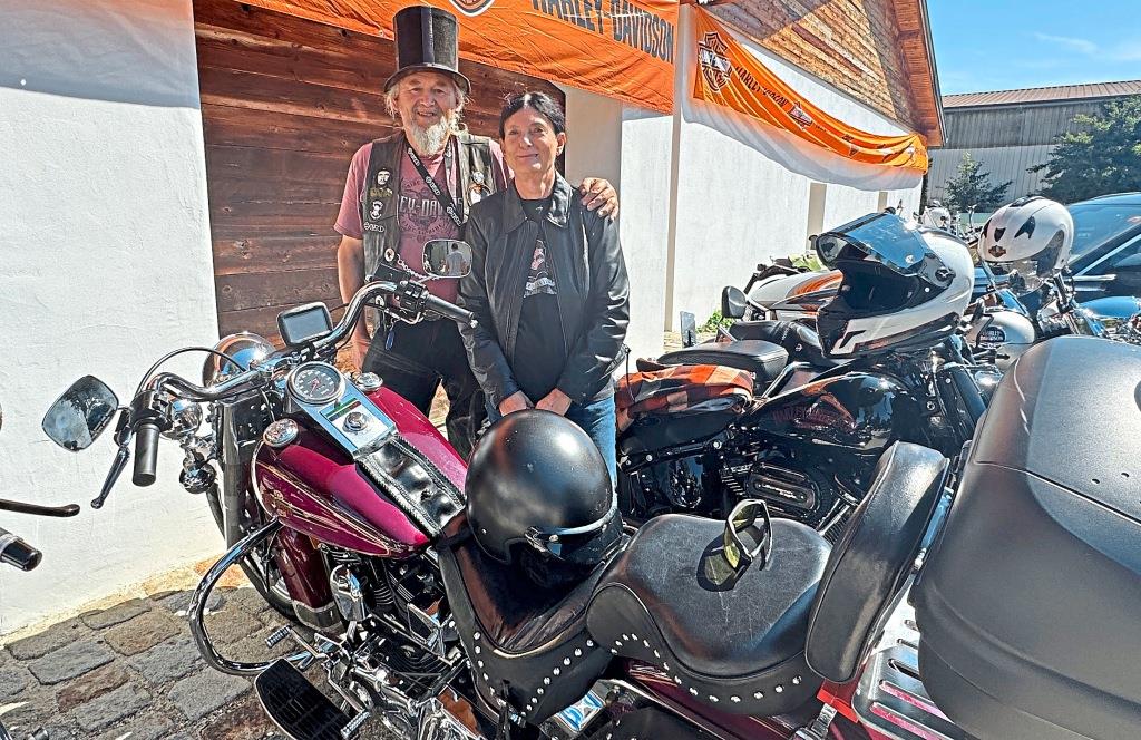 Großes Harley-Davidson-Treffen mit 200 Maschinen beim Huberwirt in  Unterdietfurt