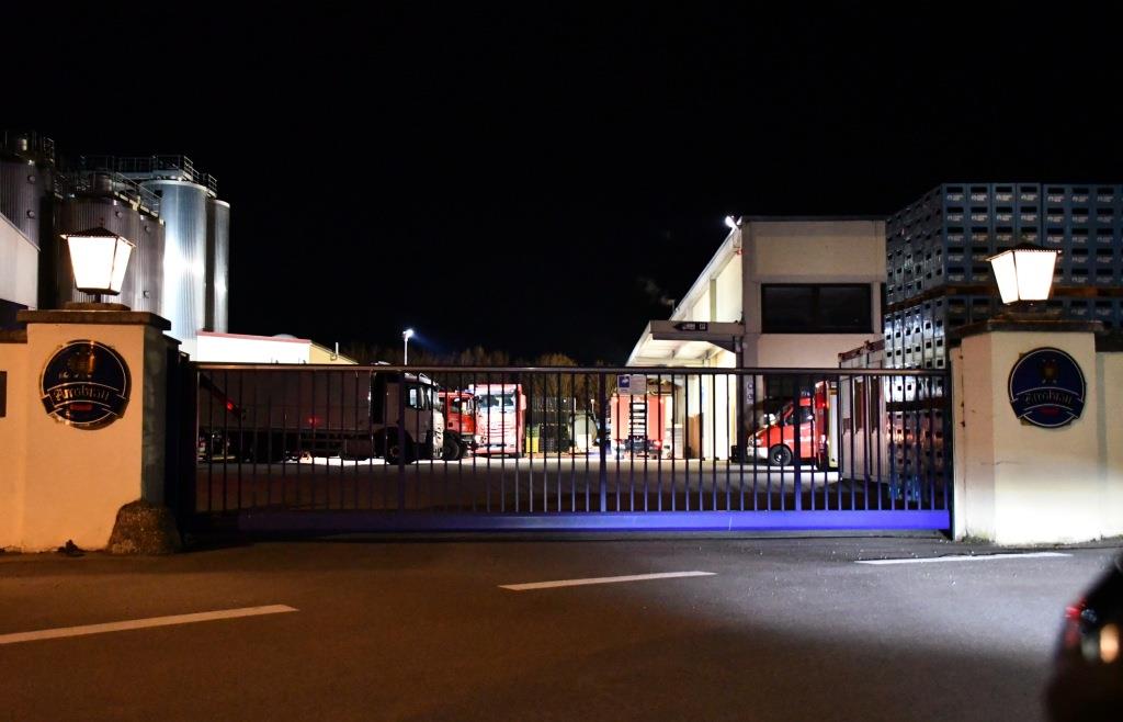 Undichte Stelle Wehren helfen in Brauerei
