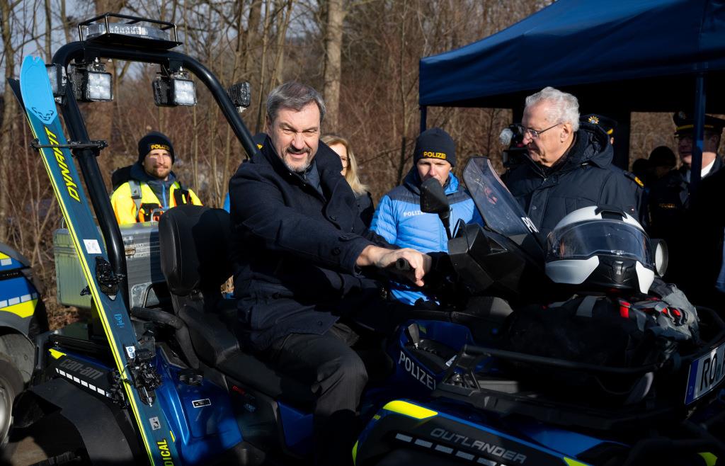 Söder and Herrmann at the border police in Oberaudorf - | Significantly ...