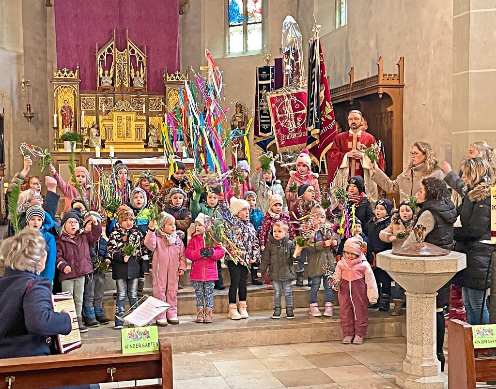  Kindergarten singt am Palmsonntag Bildidee 
