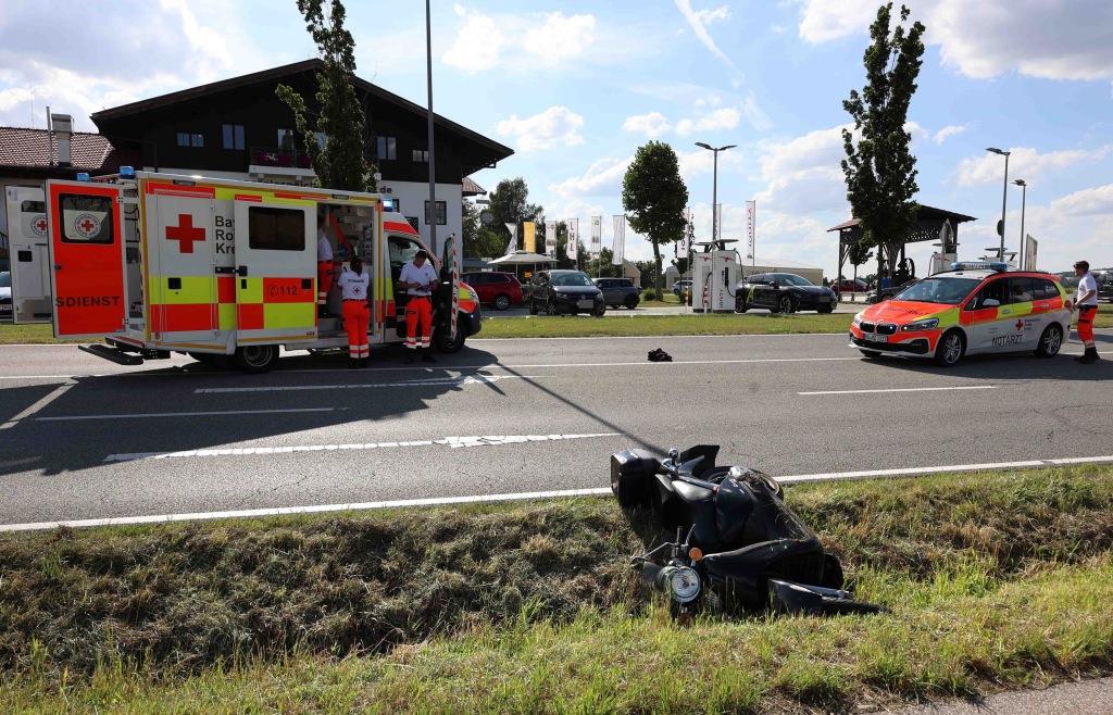 Roller übersehen: Mann (70) nach Unfall in Mühldorf im Krankenhaus
