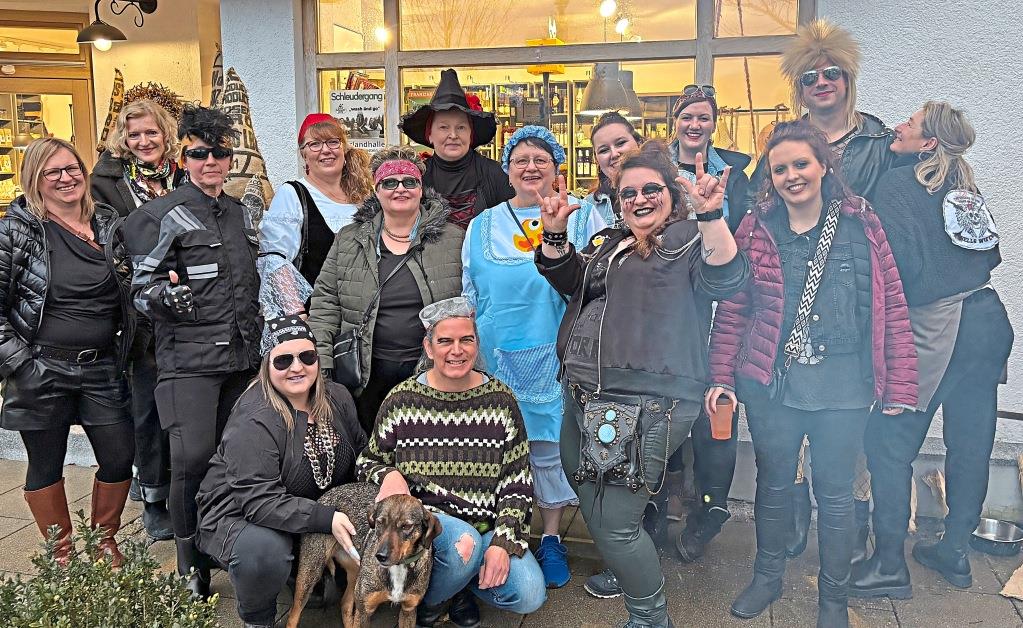 Weiber Raza Weiber auf der „Rock-Roas“ durch Eisenstein