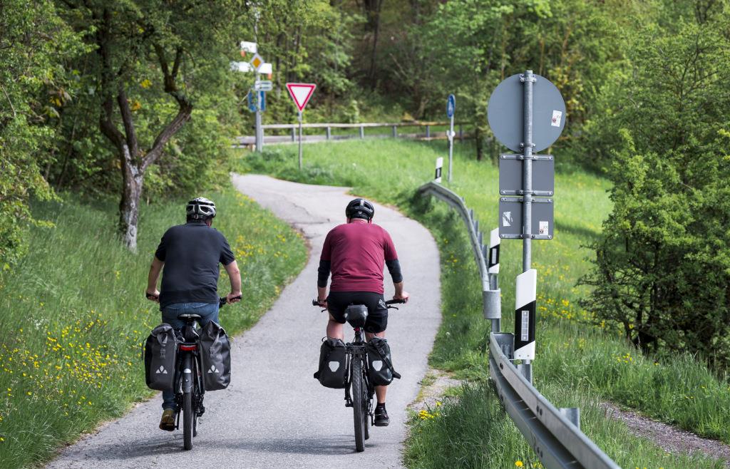Drfen Radfahrer nebeneinander fahren? Verkehrsmythen im Faktencheck