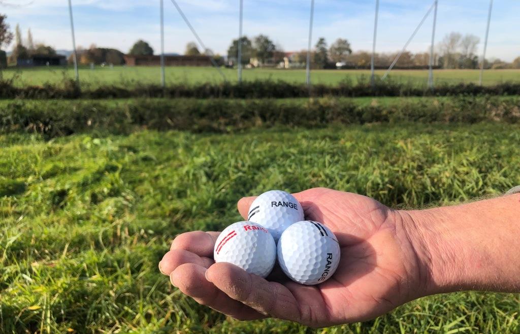 Dauernd landen Golfbälle auf dem Acker Seit Jahren rumort es in Bad