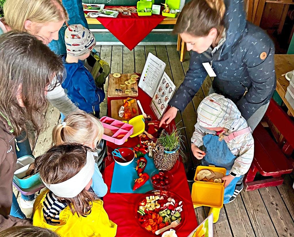  Gesundes Essen im Kindergarten Bildidee 