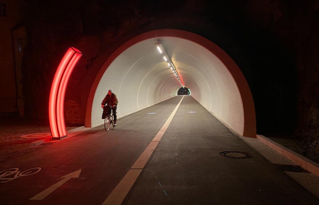 silvester-im-neuen-radler-tunnel-passau-muss-experiment-wagen