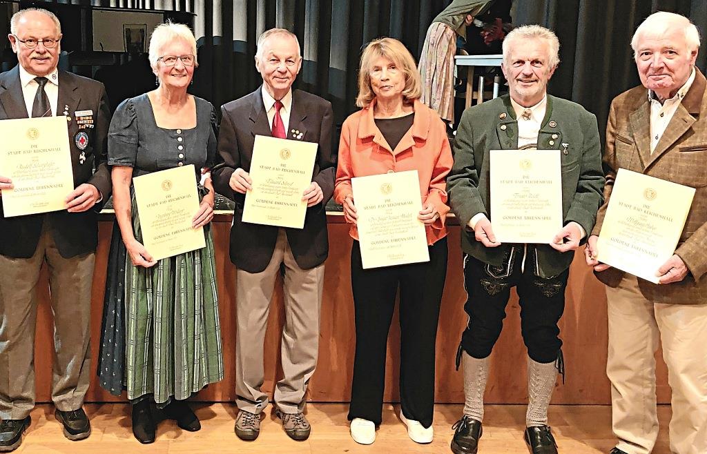 Sechs Bürger erhalten für Engagement die Goldene Ehrennadel der Stadt