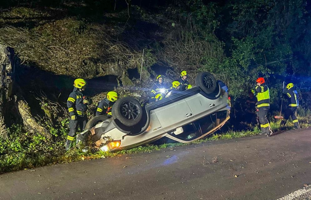 Nach BMW-Überschlag bei Braunau: „Beifahrer“ erfindet Unfallfahrer „aus ...