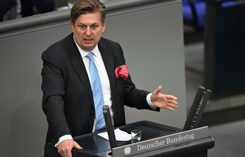 Haftbefehl gegen AfD-Politiker Maximilian Krah – Dahinter steckt der ...