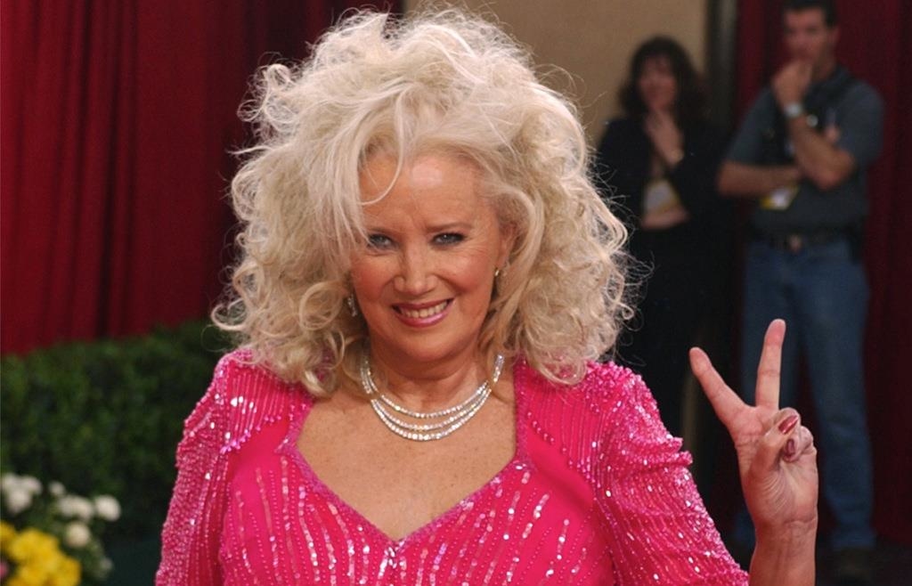 Bekannt aus „Bruce Allmächtig“: Schauspielerin Sally Kirkland mit 84 ...