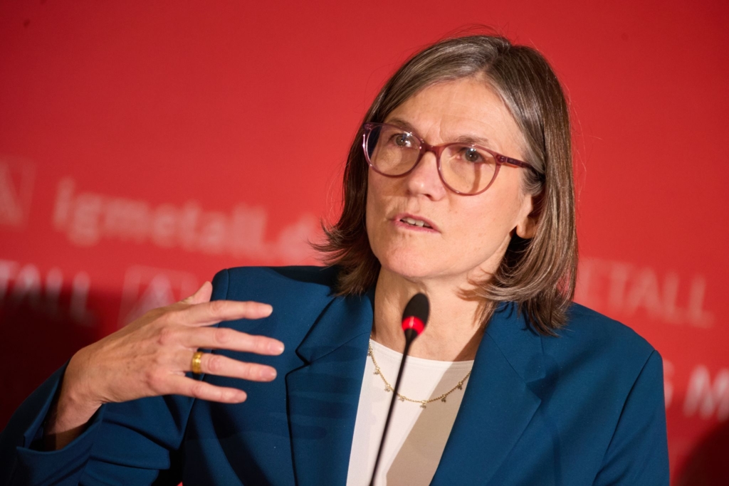 IG Metall lässt Forderung nach Vier-Tage-Woche ruhen IG Metall lässt Forderung nach Vier-Tage-Woche ruhen