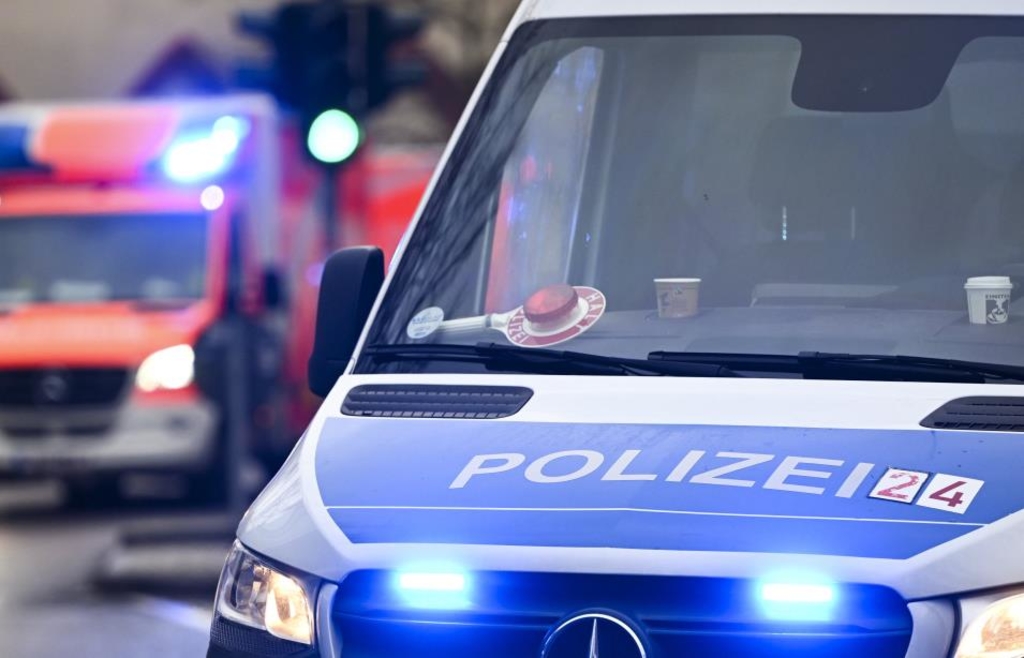 Herzinfarkt am Steuer: 40-Jähriger fährt in Spiegelau gegen Geländer und ...