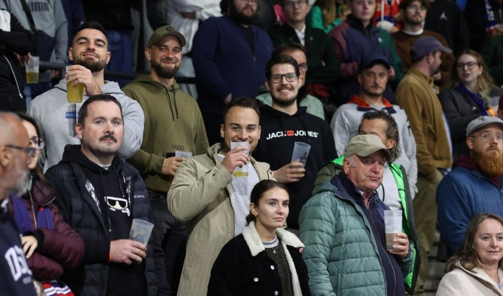 Kultserie Zieht Massen An Premiere In Starnberg So Feiern Die Fans - m1bsy0p
