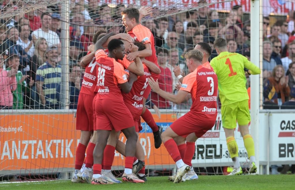 Zwei Tore von Tobias Lermer vor 1800 Fans: Hankofen gelingt der Coup ...