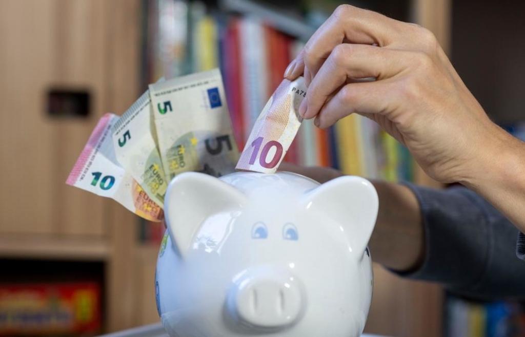 Pocket money from the state for children and young people: Early start ...