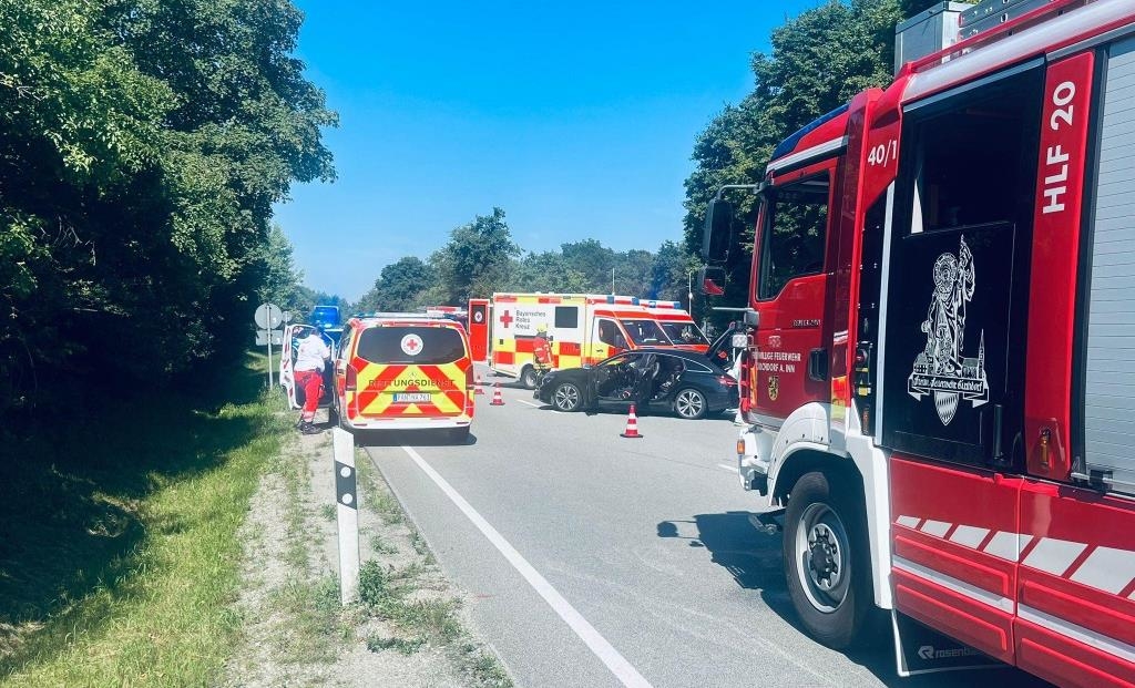 Mother and child injured in accident with caravan - | B12 temporarily ...