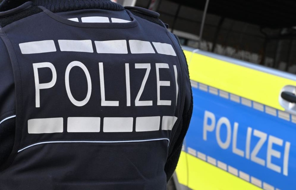 A 77-year-old woman from Vilshofen insults two neighbor’s children (ages ...