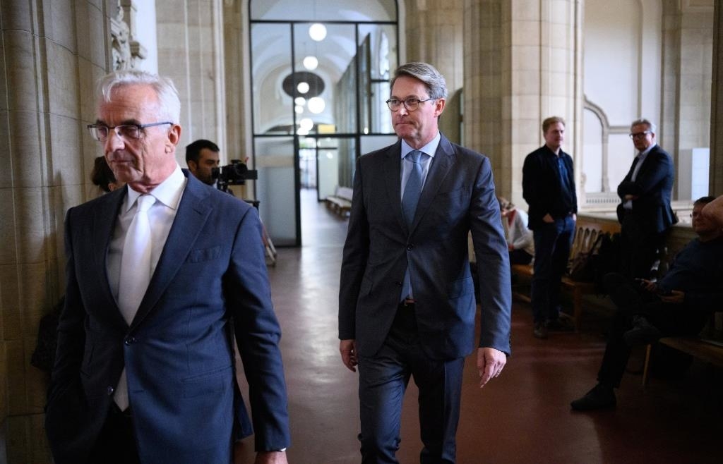 Scheuer must face questions from the court and public prosecutor's ...