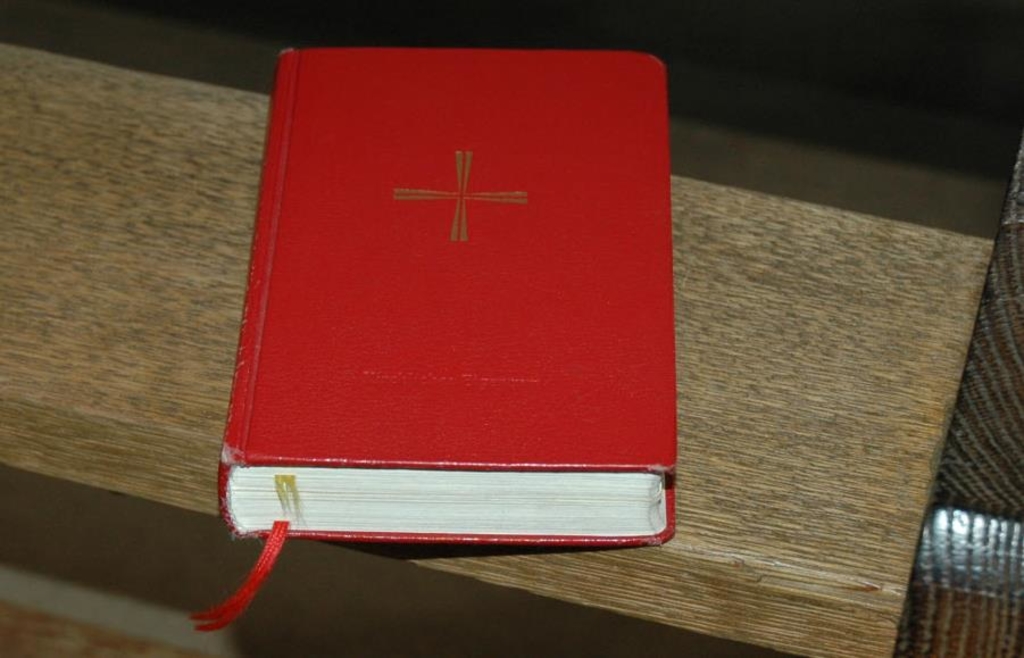 46-Jähriger zündet Gesangsbuch und Prospekte in Passauer Kirche an