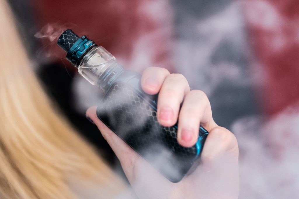 elfbar elfa kaufen Vapes vor Schulen – ein wachsendes Problem in Wertheim 😟💨, Die  Comenius-Realschule in Wertheim meldet Vape-Verstöße jetzt ans Ordnungsamt.  Besorgte Eltern starten Petition für wirksamen Jugendschutz. main image 0