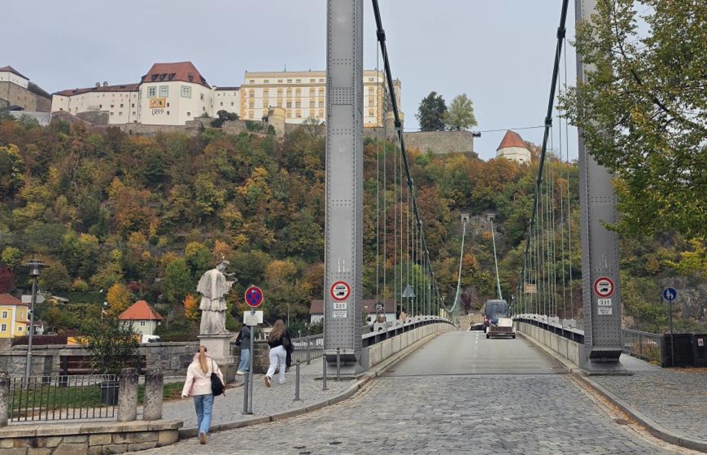 Fate of the Passau Suspension Bridge: Decision as early as Monday? - | FDP ...
