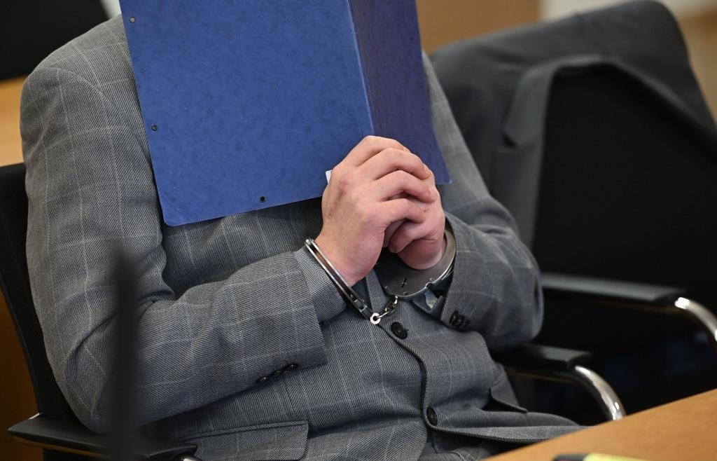 Virtuelle Tatortbegehung im Prozess um mutmaßlichen Dreifachmord von ...