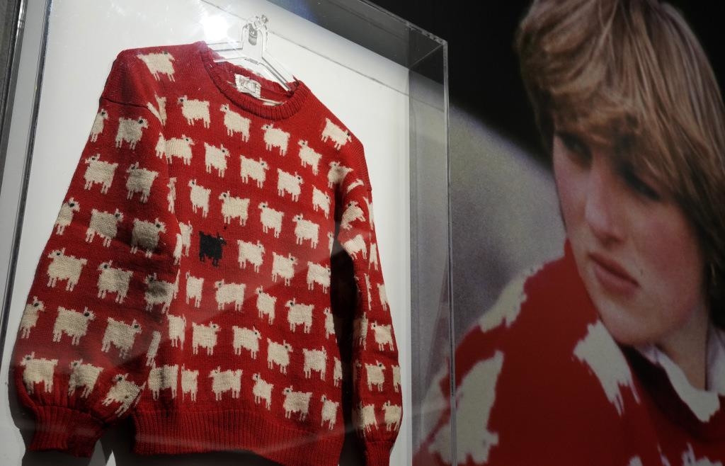 Dieser Schäfchenpullover von Lady Di bringt über eine Million Euro