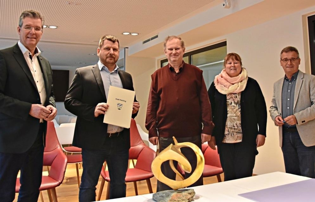 Neuer Standesbeamter: Matthias Weber erhält Bestellungsurkunde