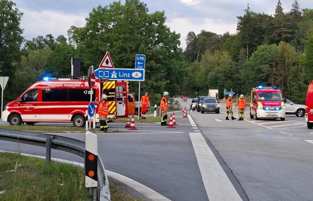 Girl (13) dies in accident on the A3 near Passau - | Police search for ...