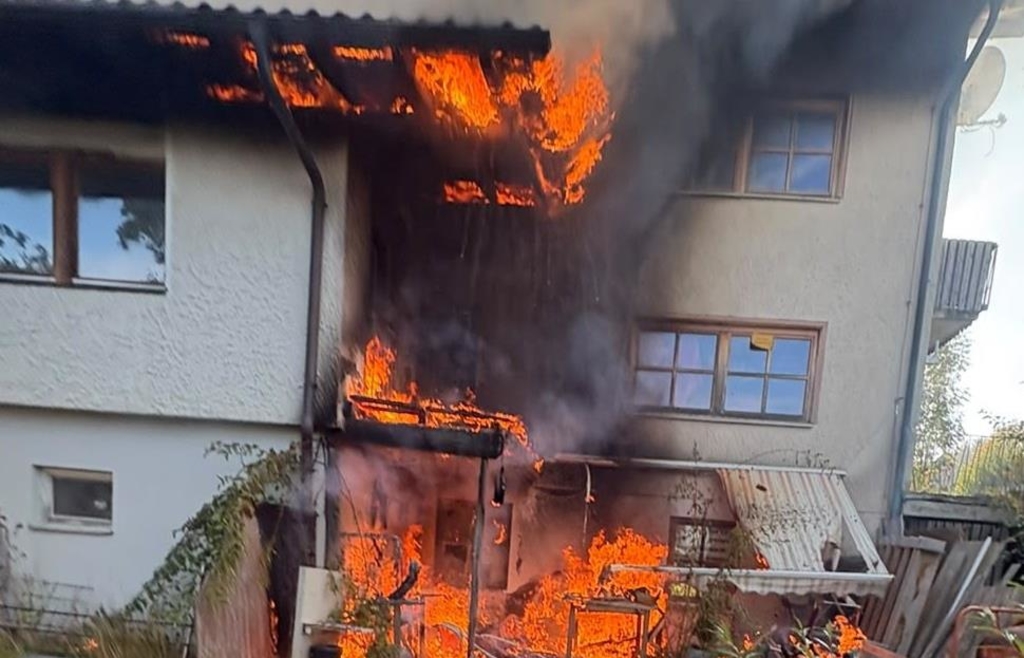 House of triple murder in Zwiesel burns down - | Three people rescued