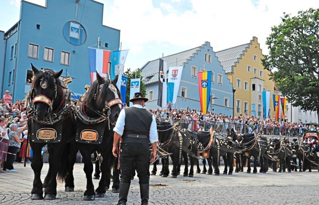 Grandioser Festzug zum Pichelsteiner-Jubiläum