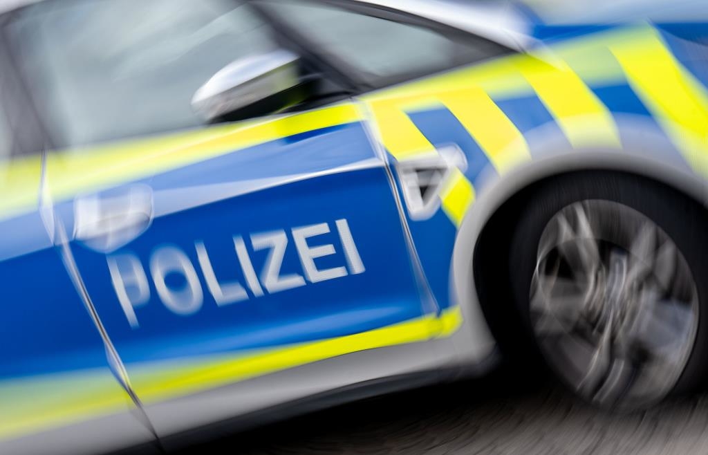 Blonder Mann zieht vor Joggerin in Rosenheim blank  Polizei sucht Zeugen