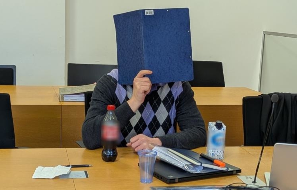 Paukenschlag im Dreifachmordprozess in Deggendorf: Angeklagter gibt ...