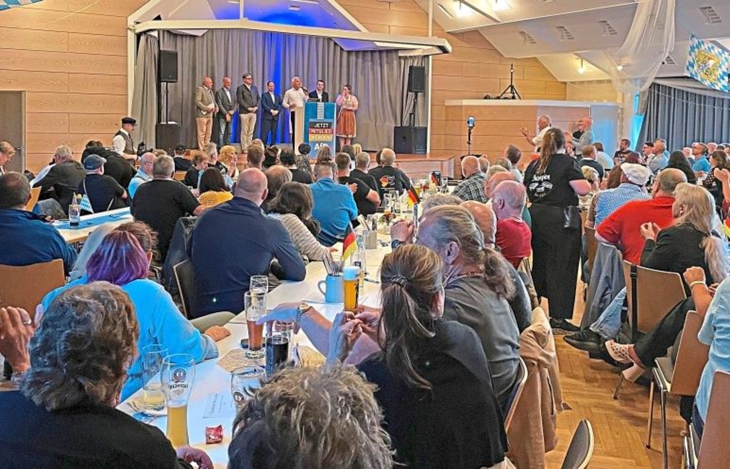 Bayern-AfD macht sich in Eging warm für Landesparteitag – Krah: „Echte Männer sind rechts“