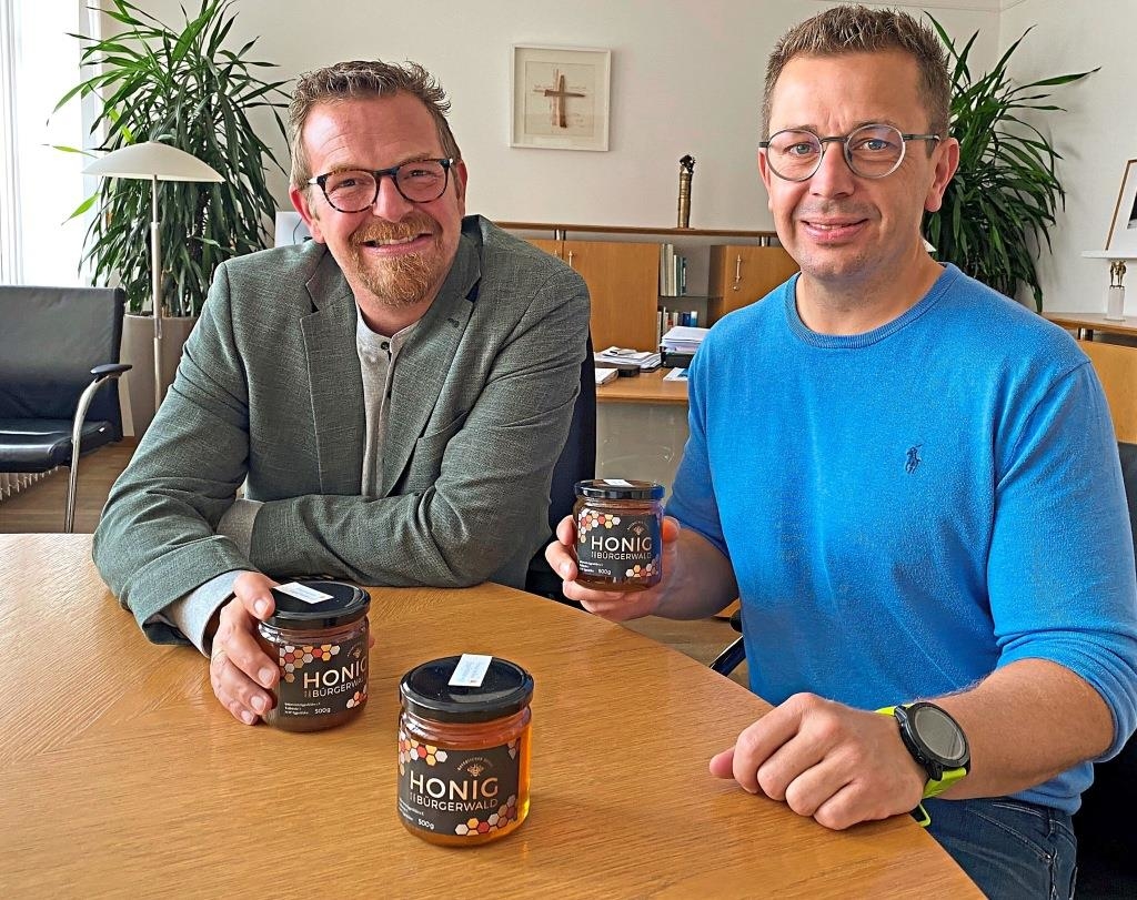 Echter Honig aus dem Bürgerwald: Neue Köstlichkeit in Geschenkkörben ...