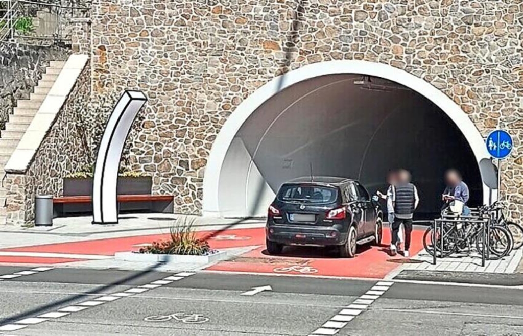 und-wieder-ein-auto-im-passauer-radtunnel-ist-der-pflanztrog-f-r-die-katz
