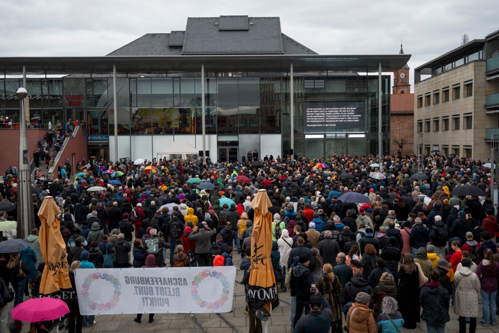In Aschaffenburg demonstrieren Tausende gegen rechts
