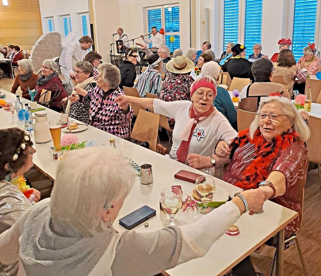 Senioren in bester Faschingslaune