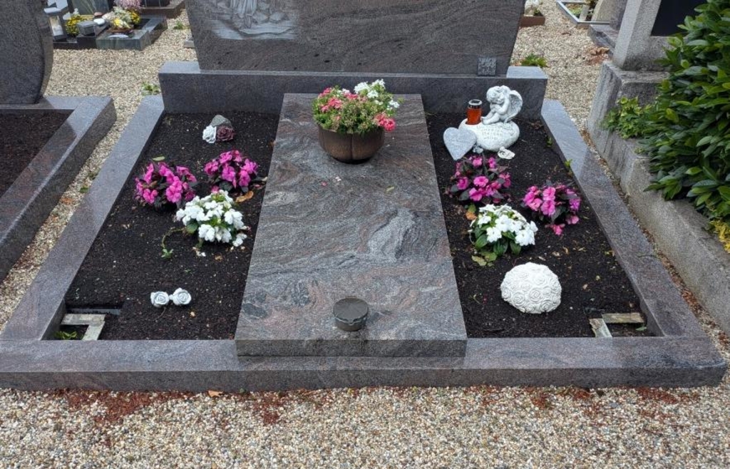 Diebe plündern nun auch Gräber in Metten: Granitplatten und Grablaternen ...