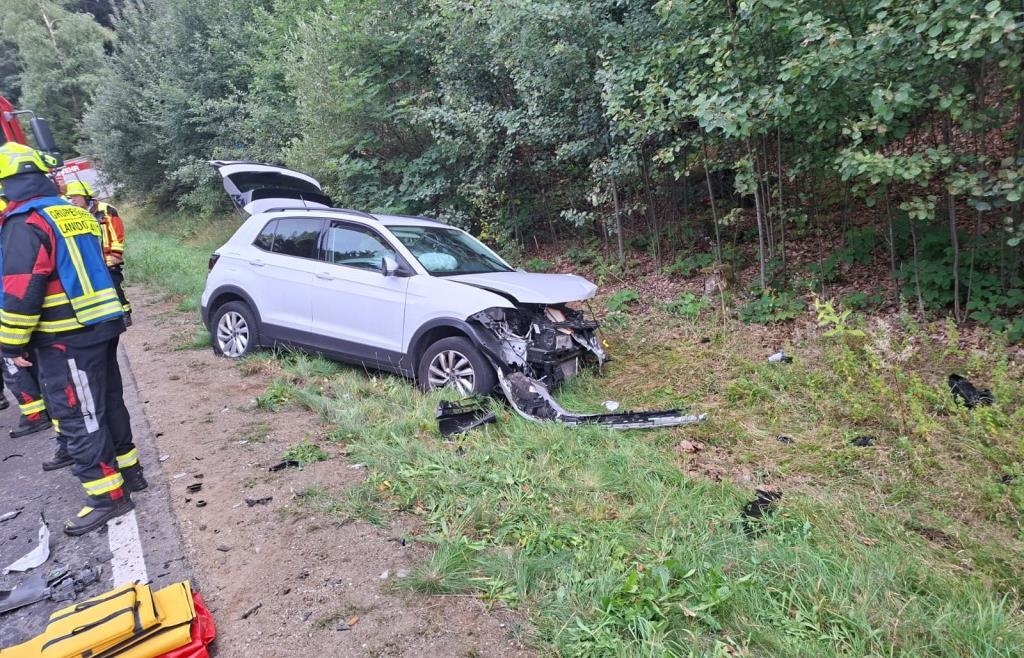 Three people seriously injured in accident in Regen district - | Fire ...