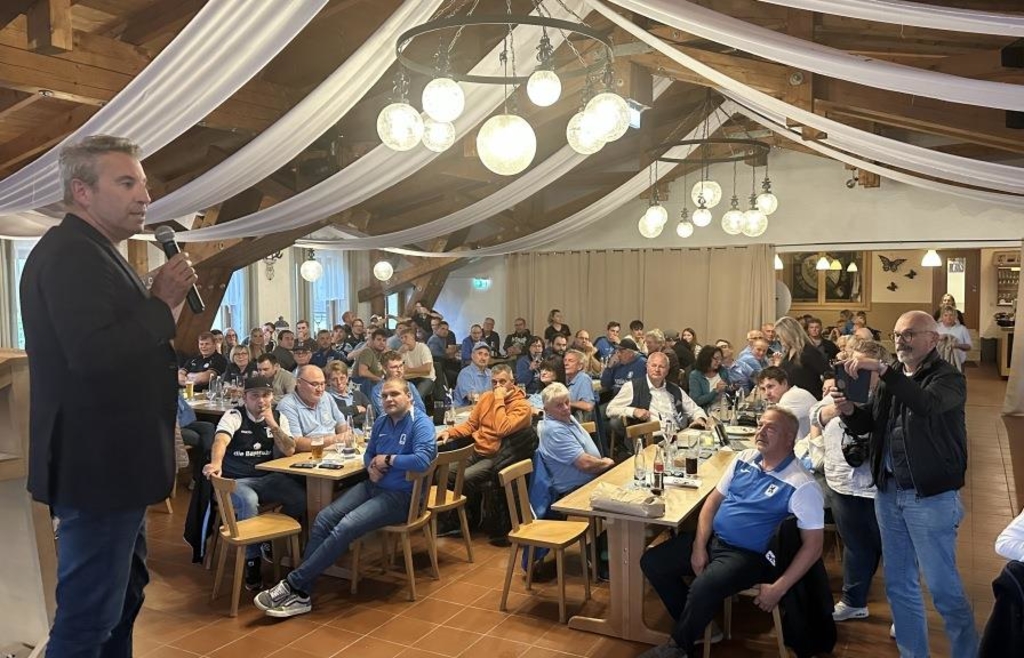 Nach 1860-Absturz: Löwen-Präsident Gernot Mang ringt bei Fanclub-Besuch um ...
