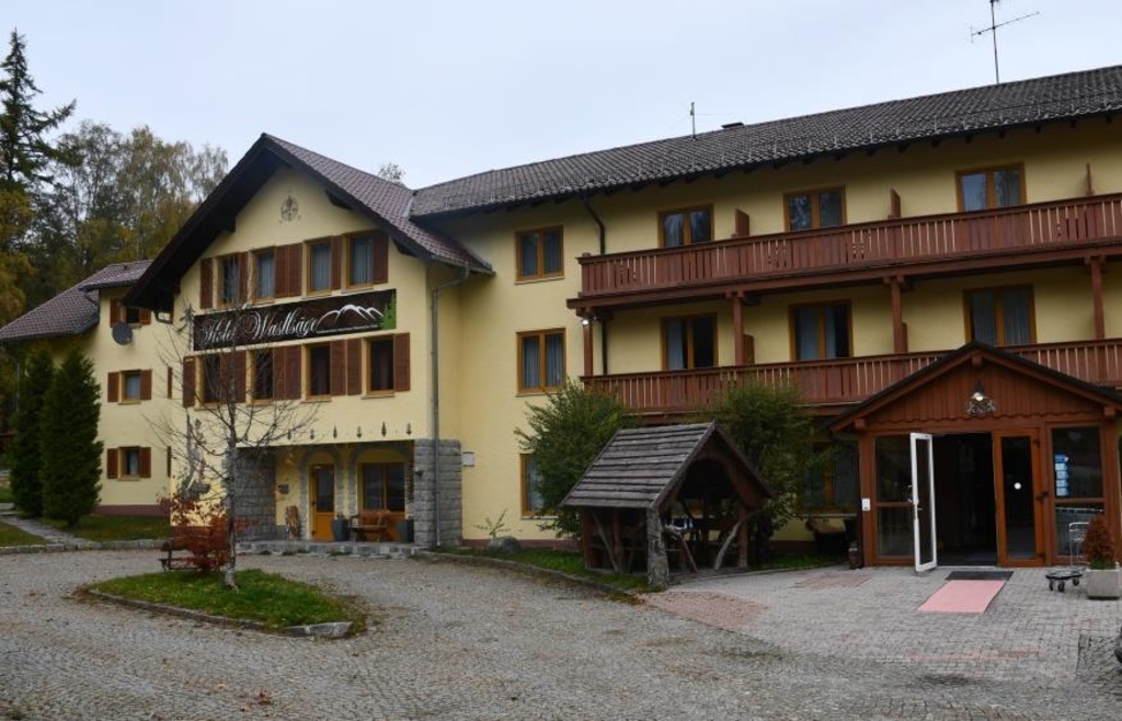 Geplatzte Hotel-Neueröffnung in Bischofsmais: Täuschungsvorwürfe von ...
